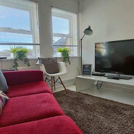 2 Bed Functional House Close To Manor Park Train Station Londýn Exteriér fotografie