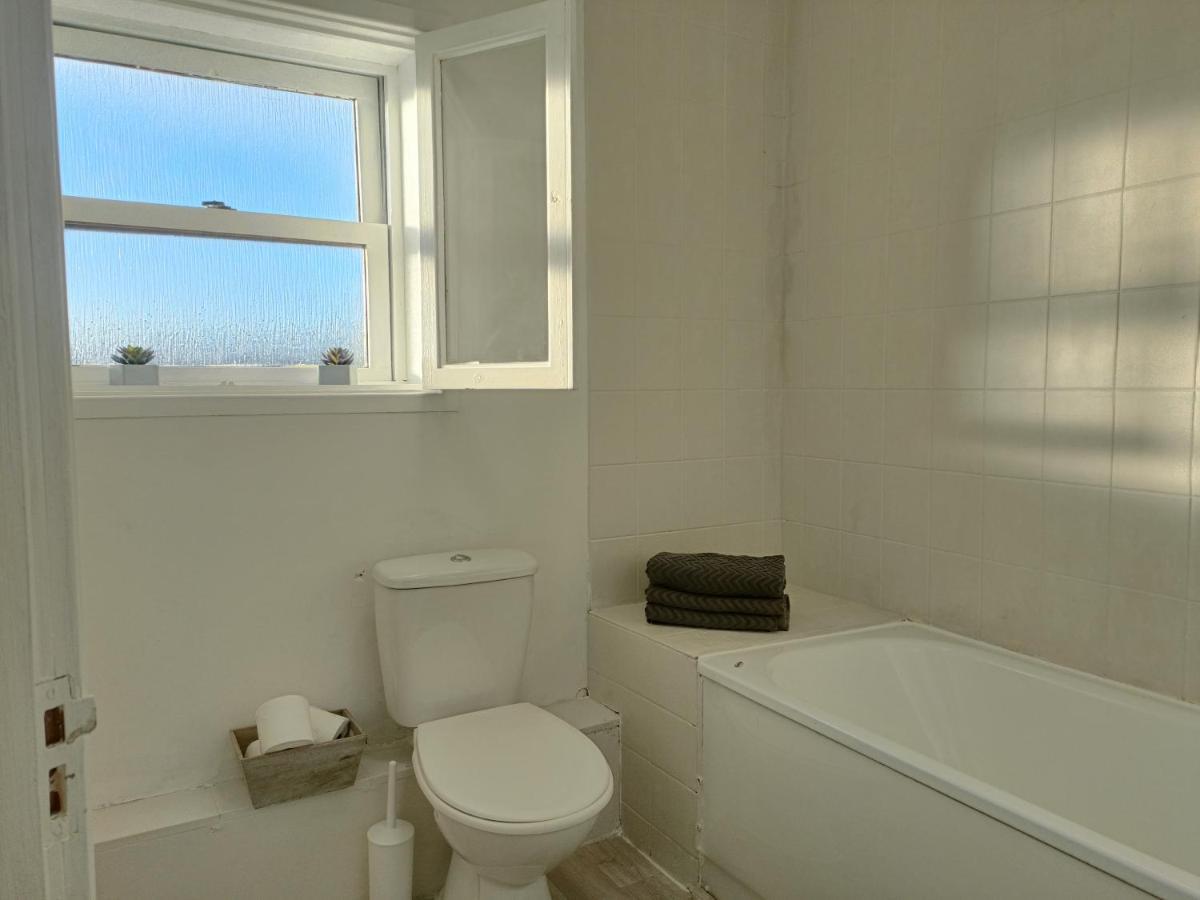 2 Bed Functional House Close To Manor Park Train Station Londýn Exteriér fotografie