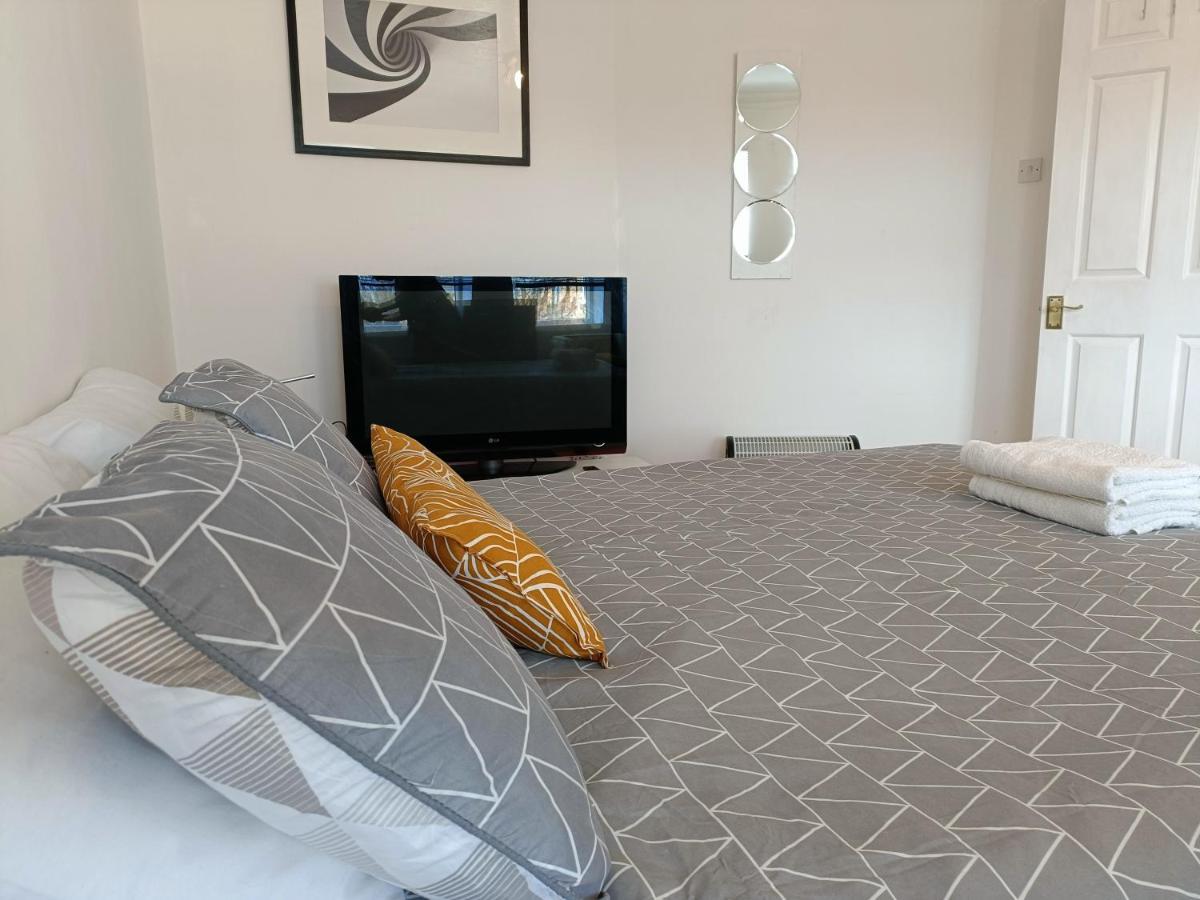 2 Bed Functional House Close To Manor Park Train Station Londýn Exteriér fotografie