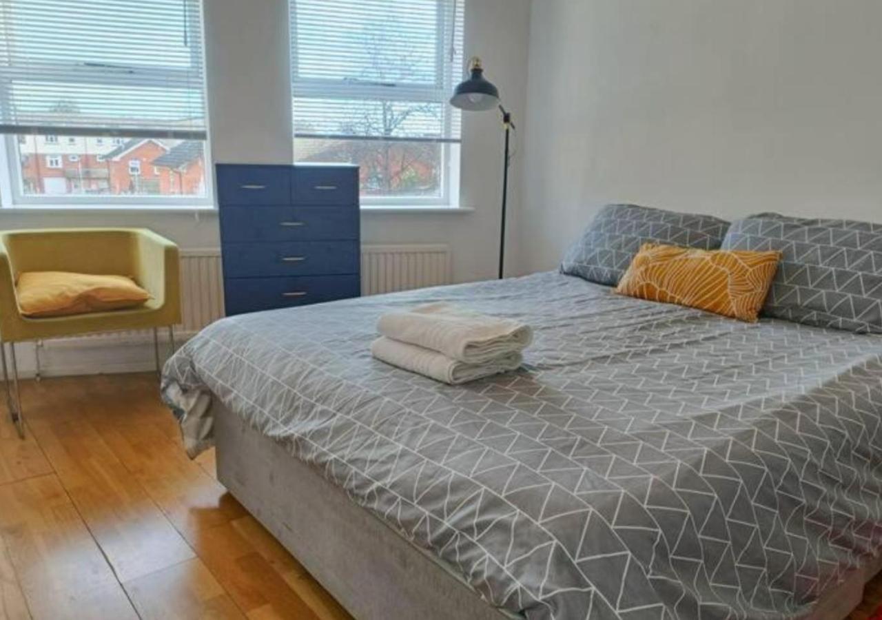 2 Bed Functional House Close To Manor Park Train Station Londýn Exteriér fotografie